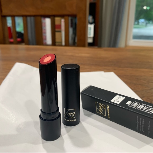 Bio-Retinol Lipstick Balm Treatment with Color - Picture 6 of 7